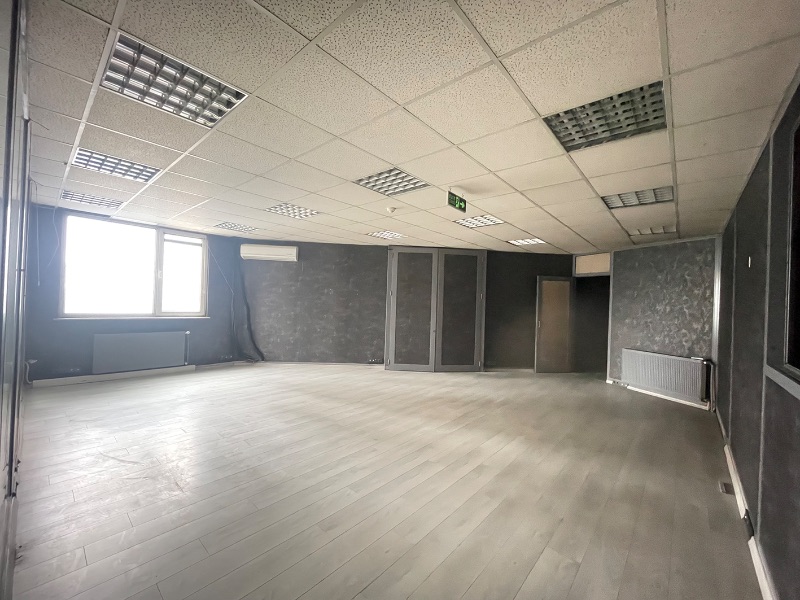 ATAŞEHİR ANA CADDE ÜZERİNDE TABELA DEĞERİ YÜKSEK 330m2 KİRALIK OFİS