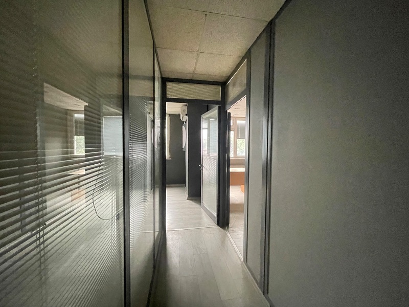 ATAŞEHİR ANA CADDE ÜZERİNDE TABELA DEĞERİ YÜKSEK 330m2 KİRALIK OFİS