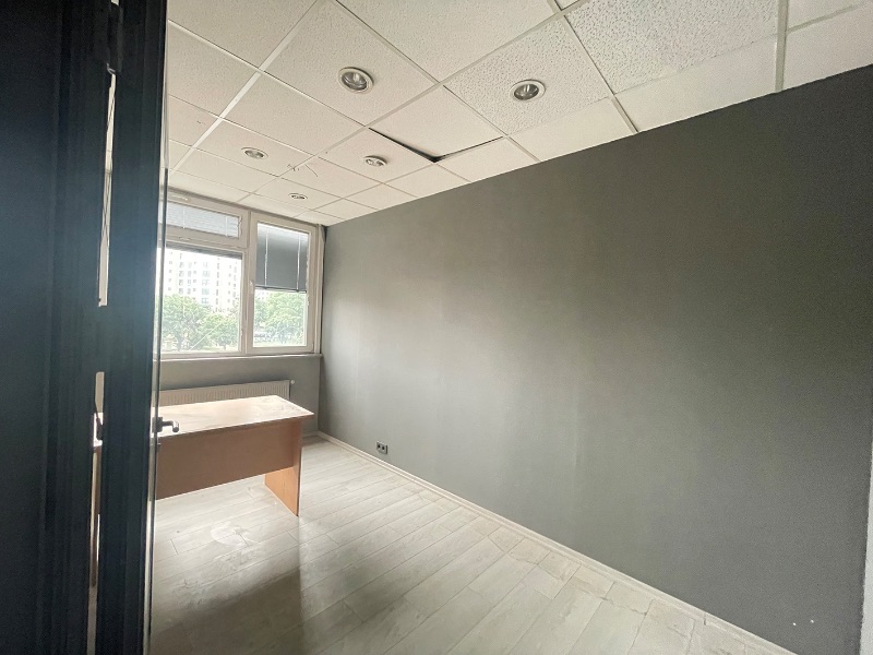 ATAŞEHİR ANA CADDE ÜZERİNDE TABELA DEĞERİ YÜKSEK 330m2 KİRALIK OFİS