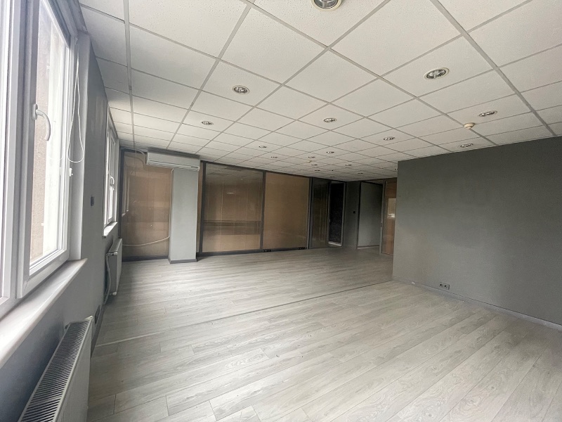 ATAŞEHİR ANA CADDE ÜZERİNDE TABELA DEĞERİ YÜKSEK 330m2 KİRALIK OFİS