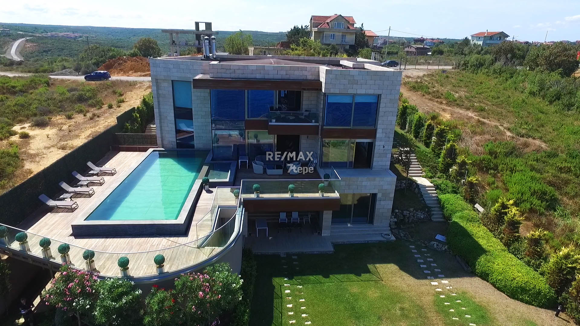 TEK YETKİLİ REMAX 7TEPE'DEN MUHTEŞEM VİLLA